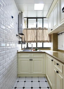 燃气热水器排烟管过入户阳台如何处理