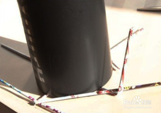 废旧杂志做纸花瓶