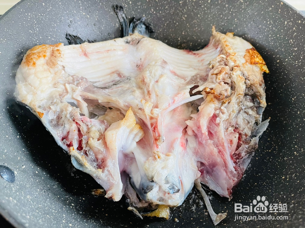 汤鲜味美的鱼头豆腐汤的做法