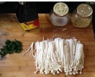 今天吃的油泼金针菇