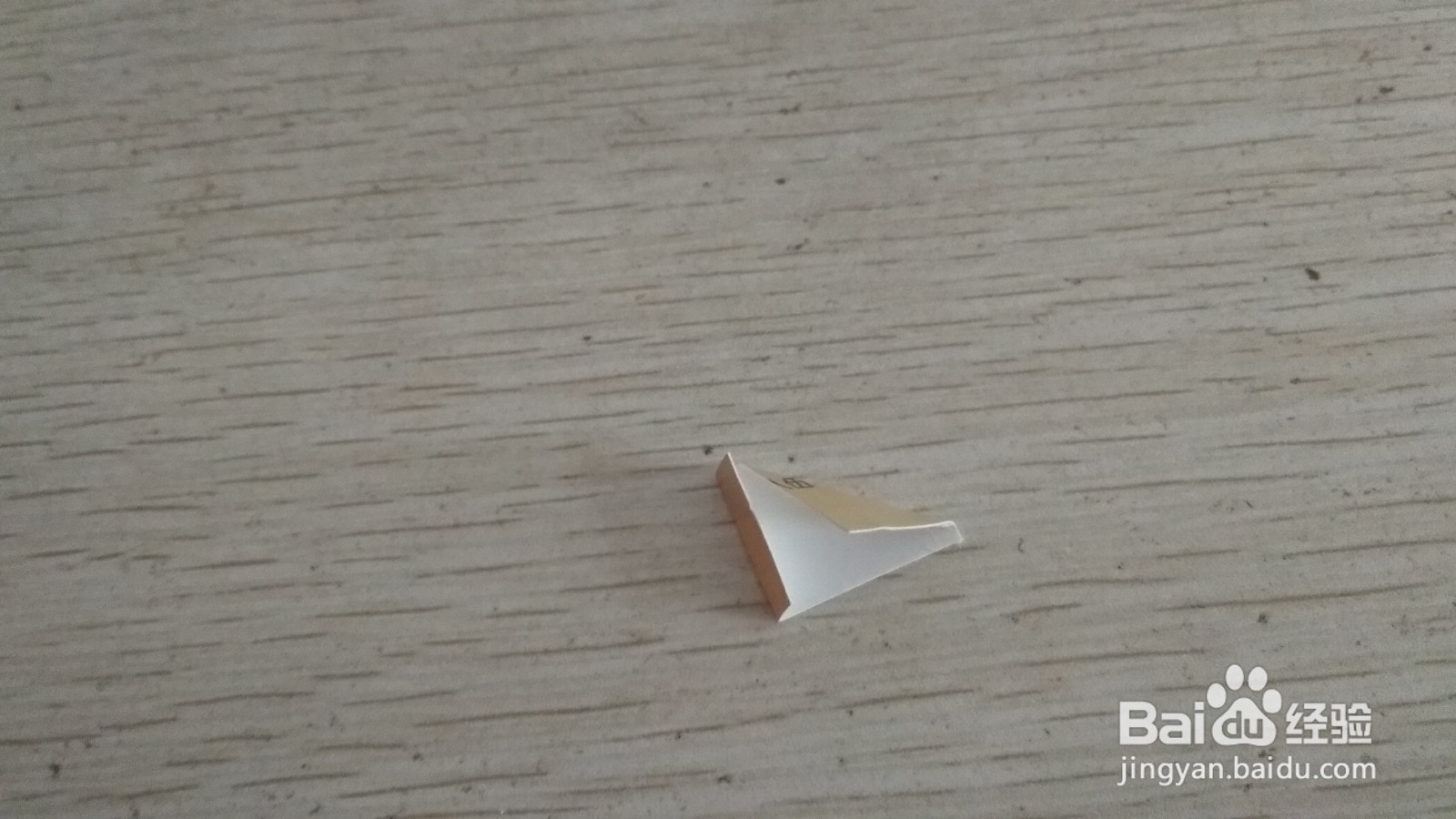 如何用一长方形硬卡纸做放两个中性笔的简易支架