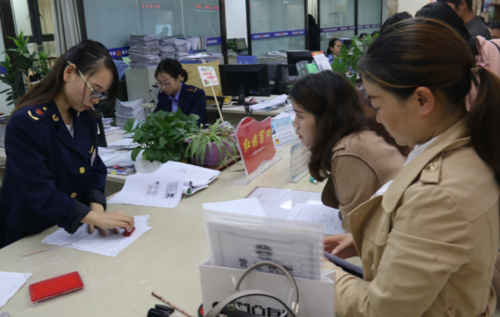 我有工商银行卡，网上申请了工商信用卡，需要去网点激活吗