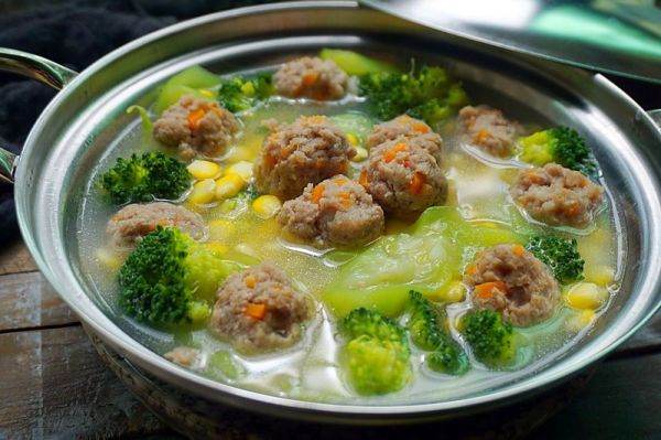肉丸子杂蔬浓汤