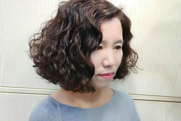 60岁一70岁老人短发型有哪些