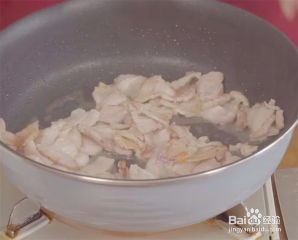 今天做道家常菜—木耳炒五花肉