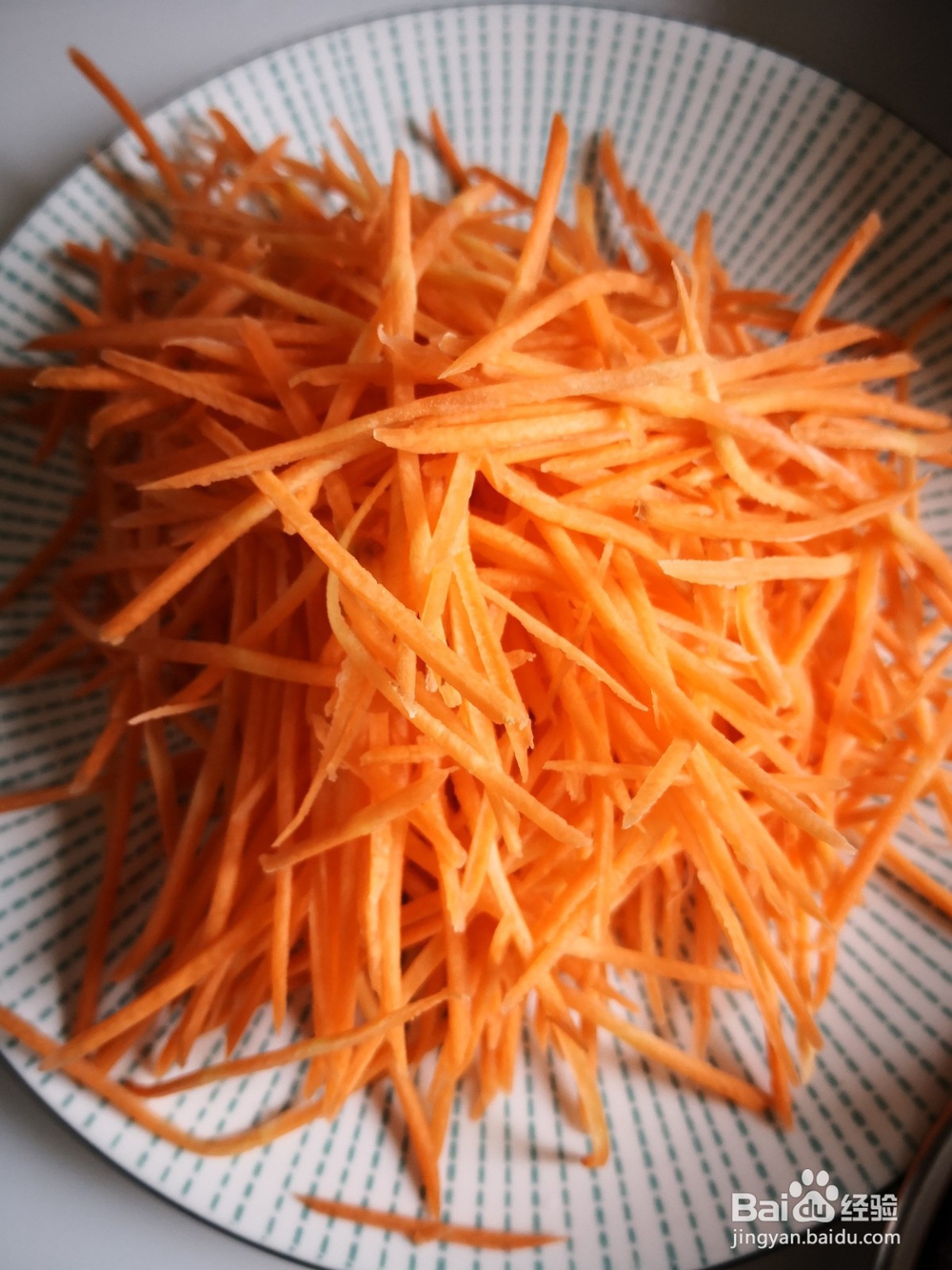 如何制作胡萝卜丝炒鸡蛋