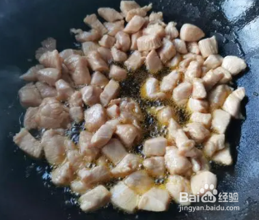 如何做酱爆鸡丁