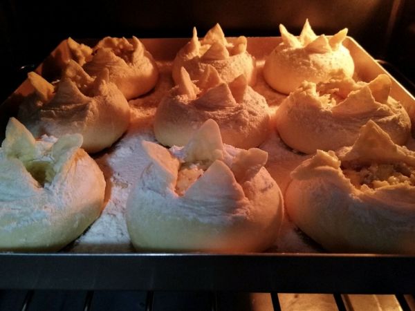 熔岩芝士小面包