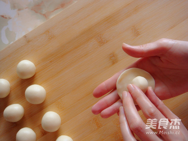 创意中式酥皮点心红梅报春