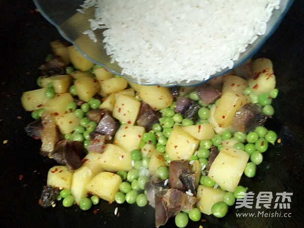 腊肉焖饭的做法