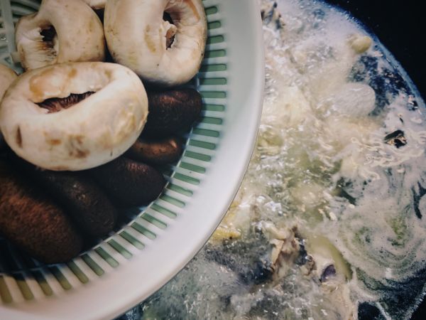 搭配多种蔬菜蘑菇