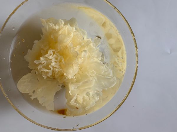 红心火龙果银耳汤