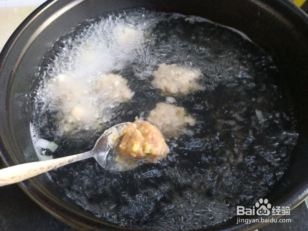 鲜美可口的青菜肉圆汤的做法