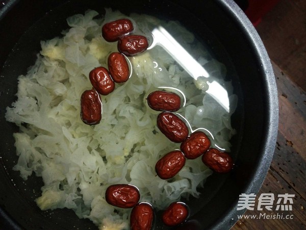 银耳莲子汤的做法