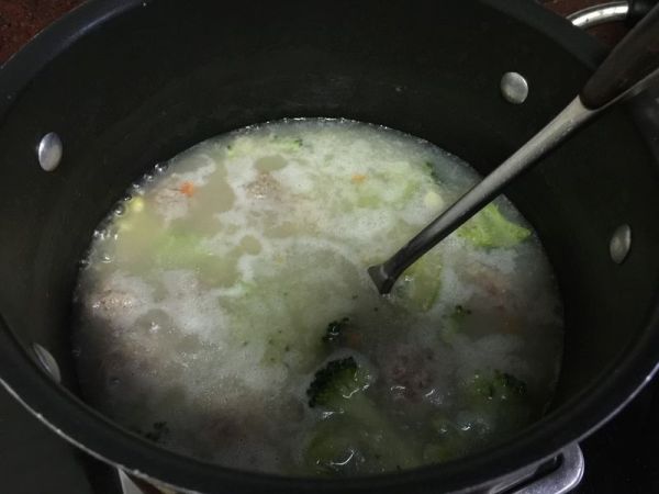 肉丸子杂蔬浓汤