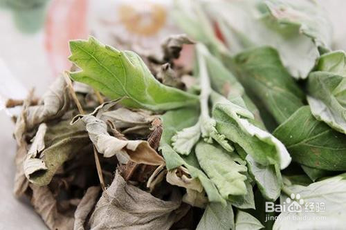 坐月子生姜艾叶洗头方法