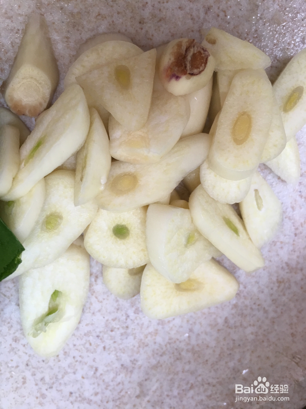 瘦肉炒韭菜的做法