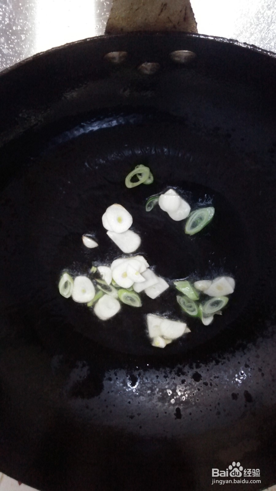 西红柿炒西葫芦,巧剥西红柿皮