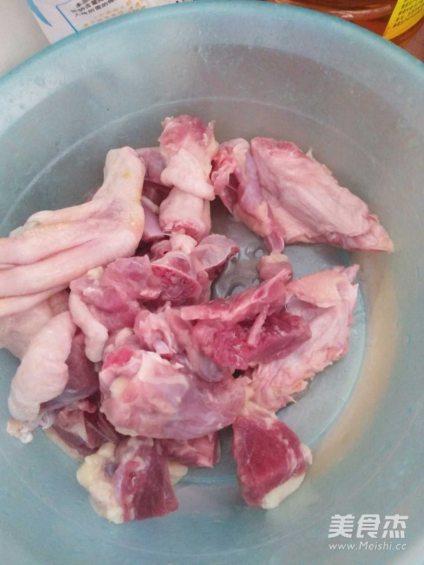 老鸭萝卜汤的做法