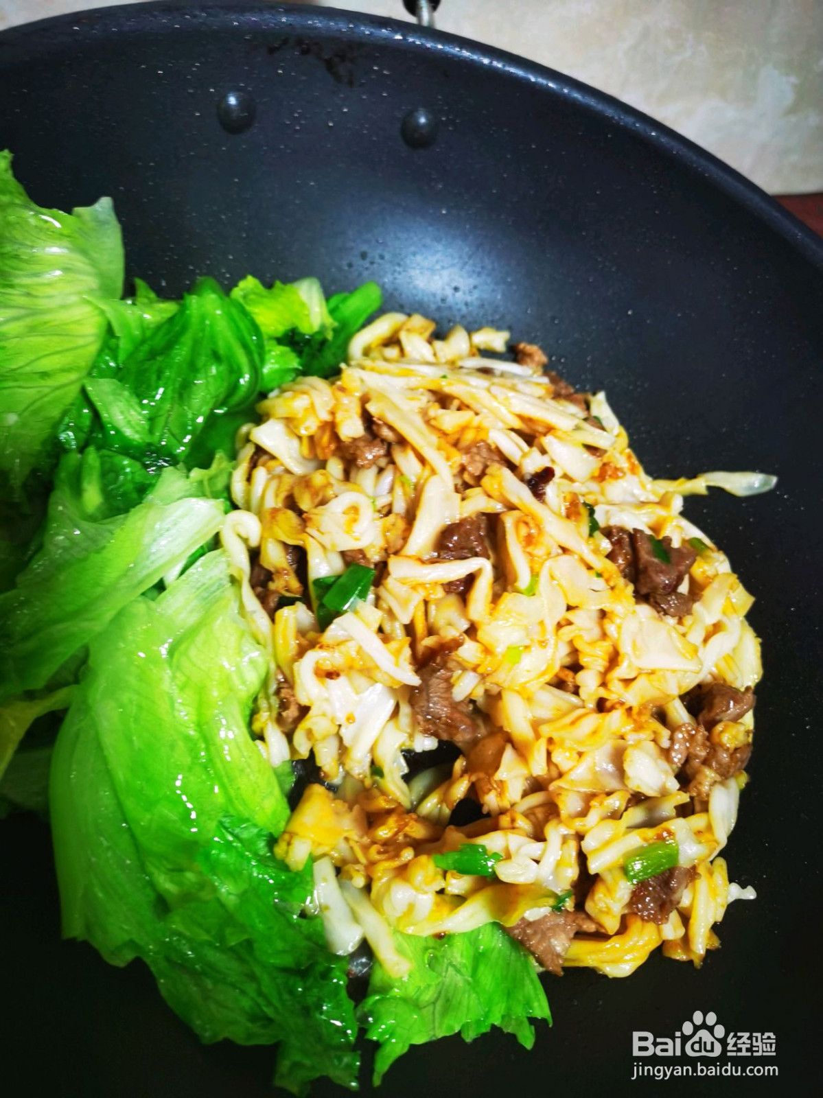 生菜瘦肉炒河粉。的做法