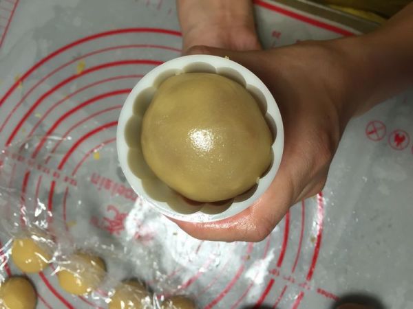 广式莲蓉蛋黄月饼