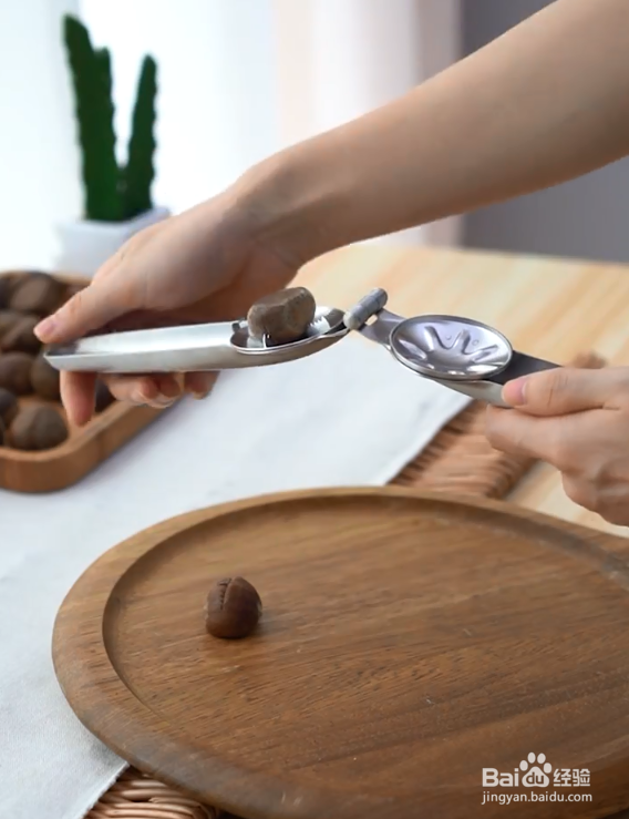 剥栗子神器怎么用