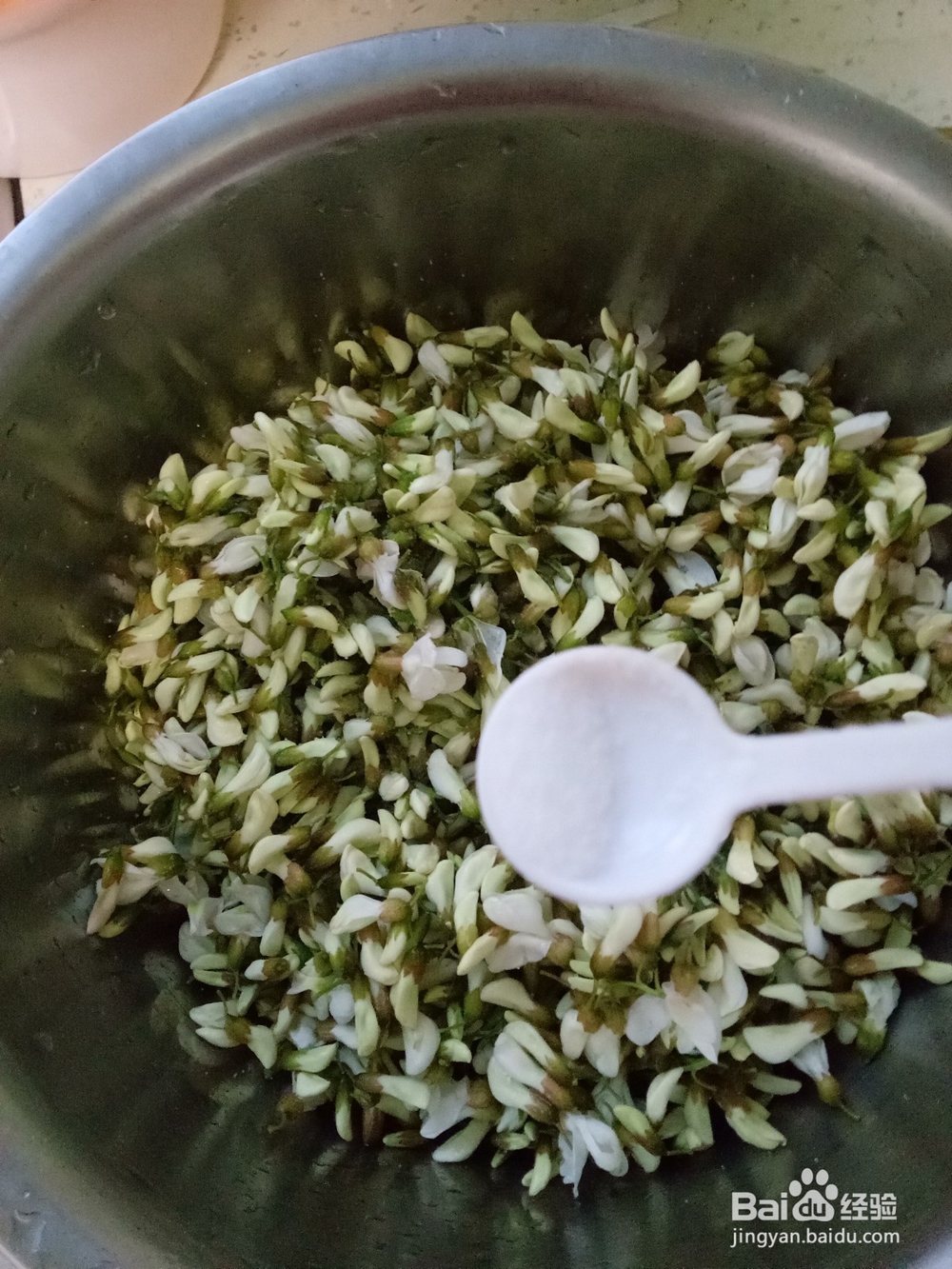 简单的家常蒸槐花