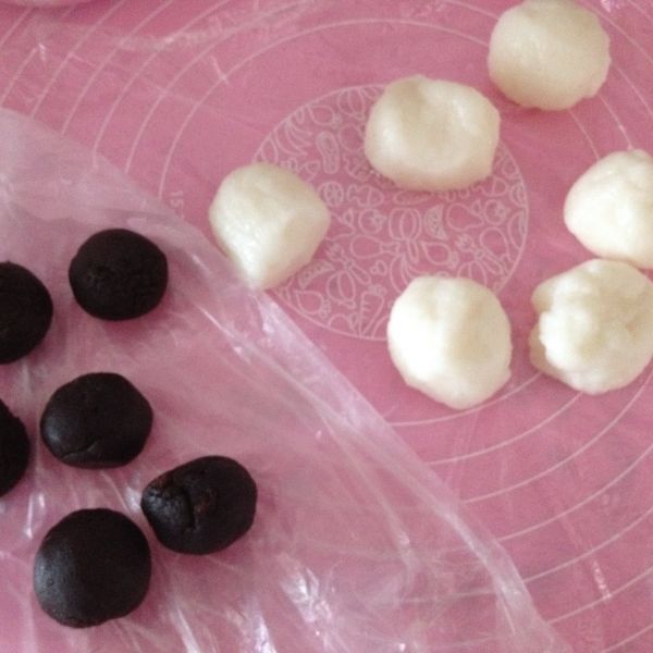 红豆沙冰皮月饼