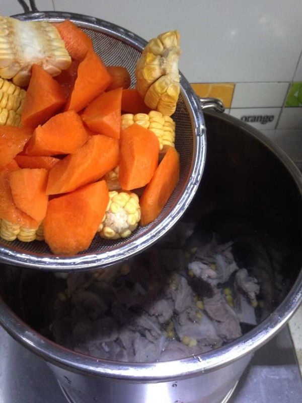 胡萝卜玉米黄豆汤