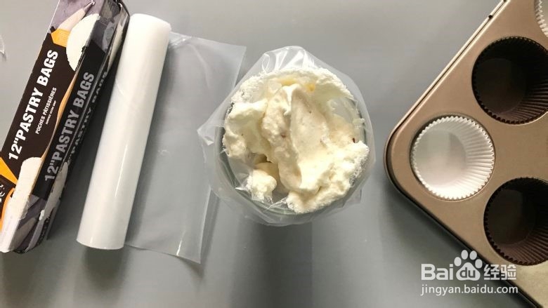 浪漫的樱花纸杯蛋糕