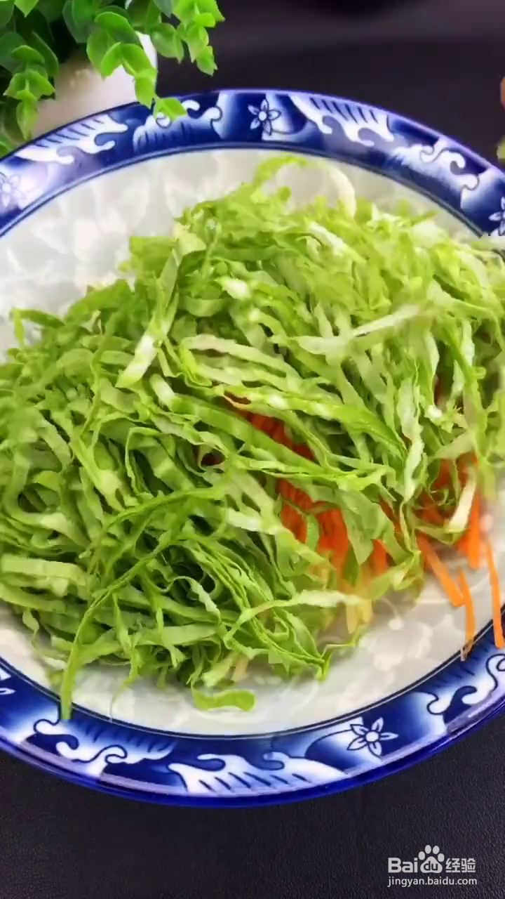 如何制作简单美味的三丝煎饼
