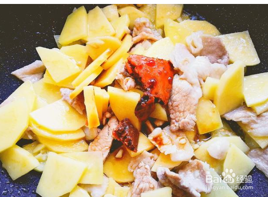 土豆片炒肉的做法
