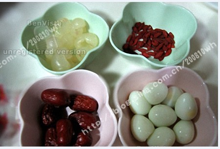 四圆炖三黄鸡汤