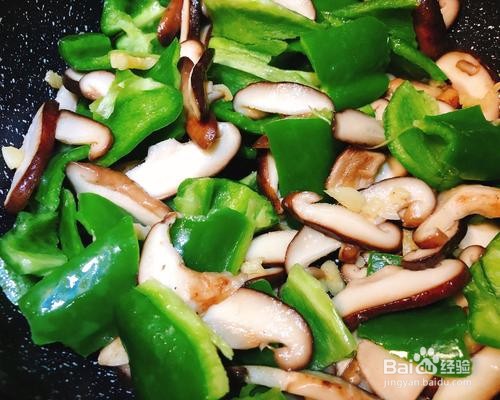 青椒素炒香菇