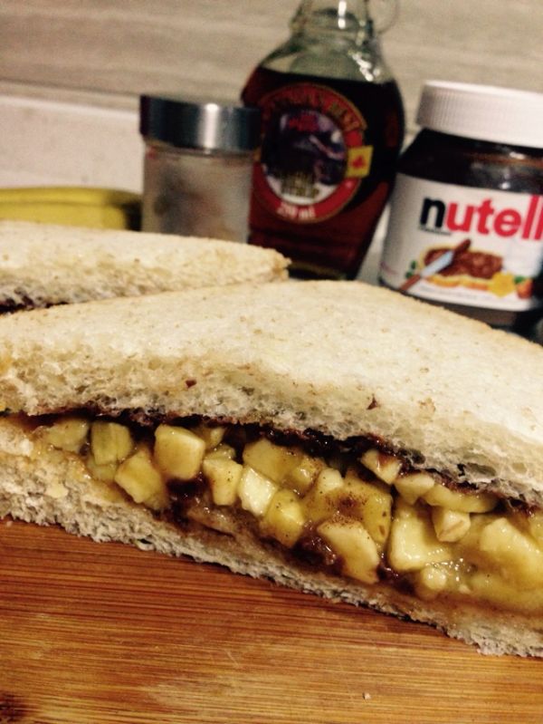 花生巧克力肉桂香蕉三明治