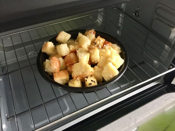 缤纷面包丁沙拉