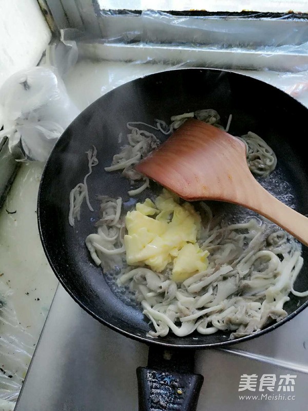 蘑菇鸡蛋汤的做法
