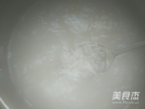 咸蛋肉丝粥的做法
