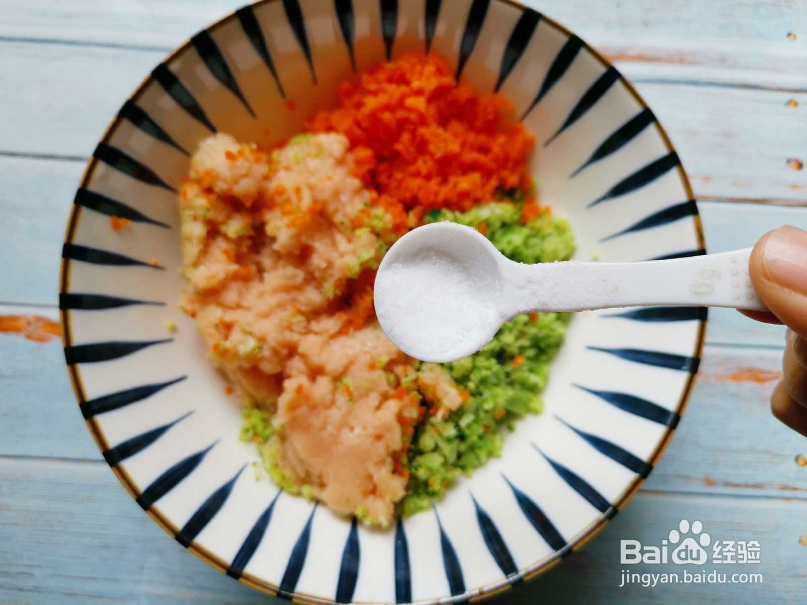 鸡胸肉蔬菜饼的做法