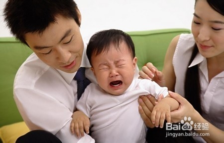 如何在公共场合管理无理取闹的孩子