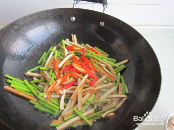 香干蒜薹炒肉丝的做法
