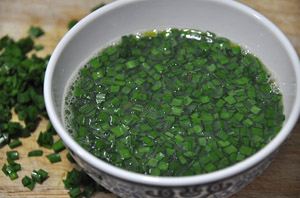 鸡蛋饼的做法—韭菜蛋饼