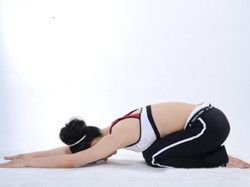 6个美背瑜伽体式缔造“蝴蝶背”线条