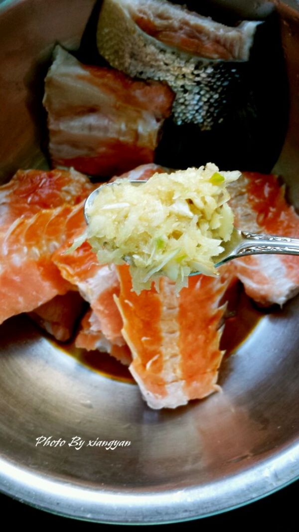 蒜香煎三文鱼骨