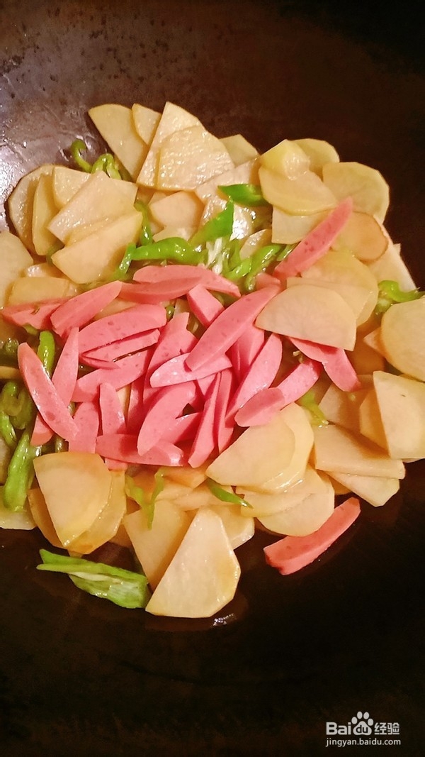 怎样做出一道下饭的土豆炒火腿肠