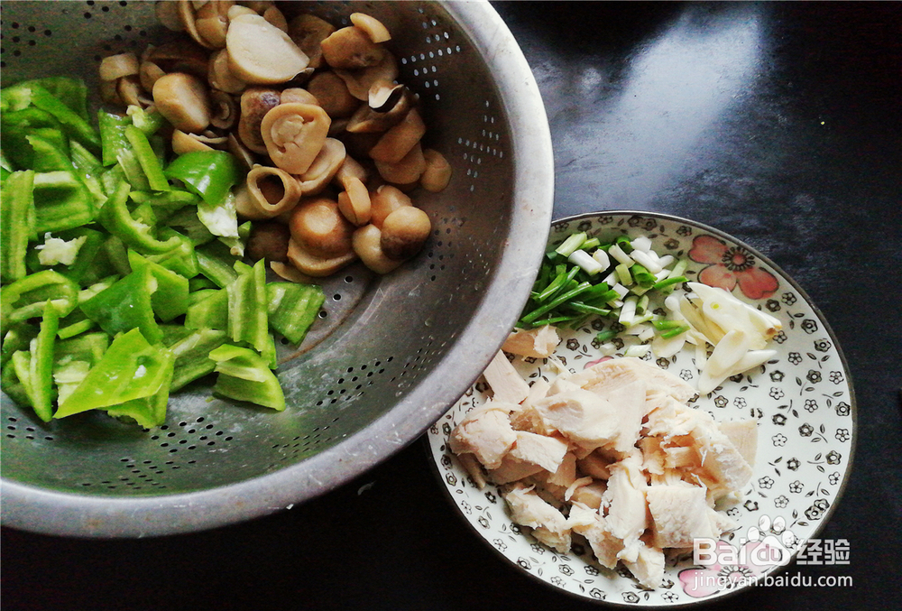 妈妈教我做的尖椒草菇鸡肉