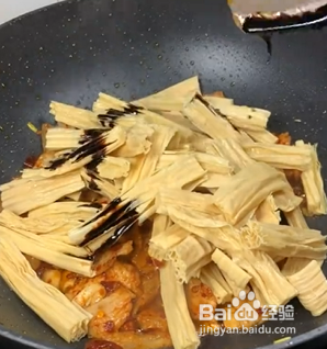 如何做超下饭的五花肉煸腐竹
