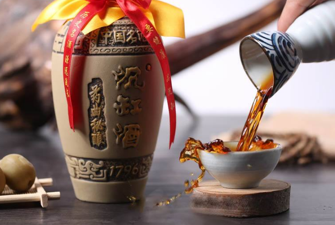 女人天生三分酒的下句