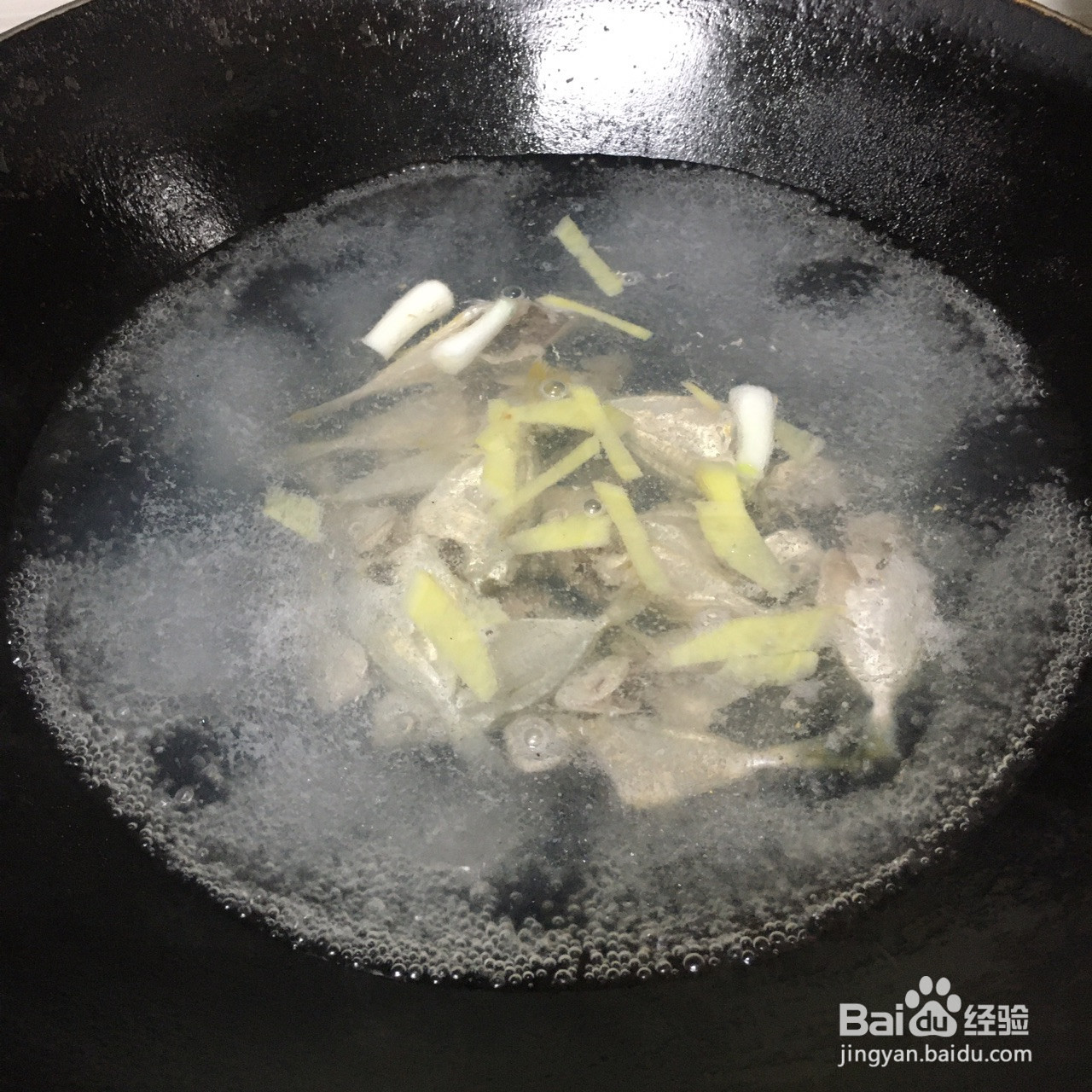 鲳鱼仔清汤的做法