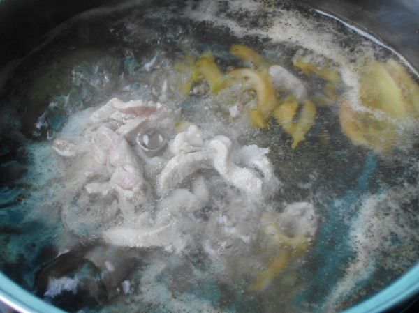 榨菜芹菜肉丝汤